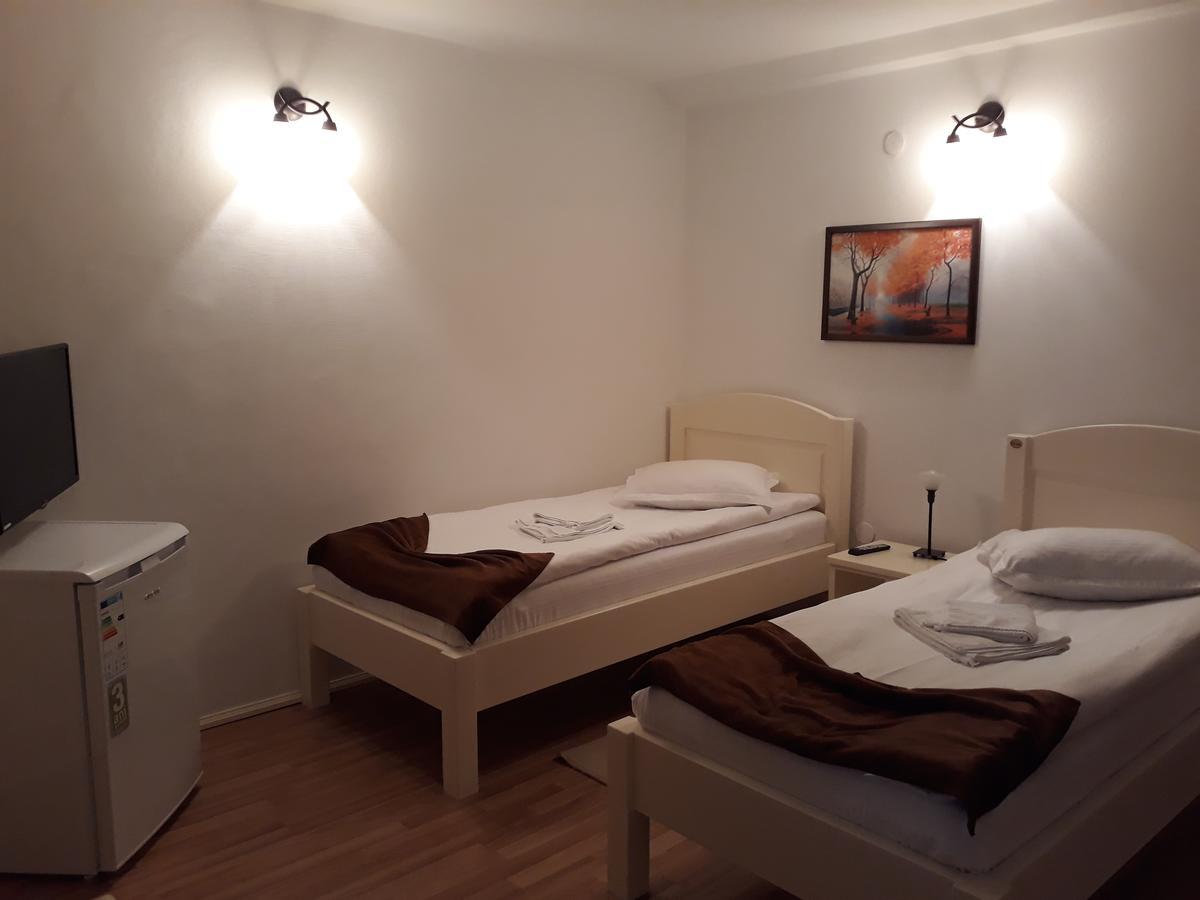 Casa Craiova Nuova Hotell Exteriör bild